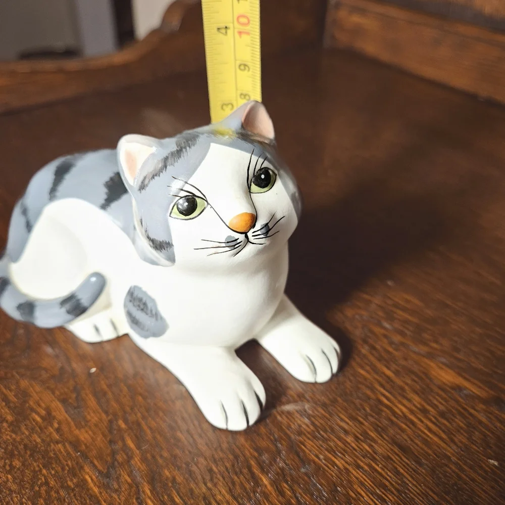 Royal Orleans Designet Kitty Cat 1985 Green Eyed Ceramic Cat Fiqurine.